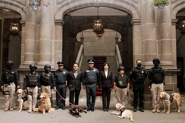 Jubilan con honores a 16 perros policía en Puebla