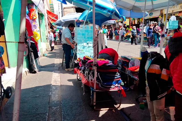 Toman ambulantes otras calles del centro de Puebla y no se irán