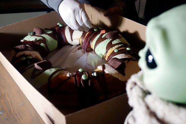 Rosca de Reyes de Baby Yoda indigna a fieles católicos