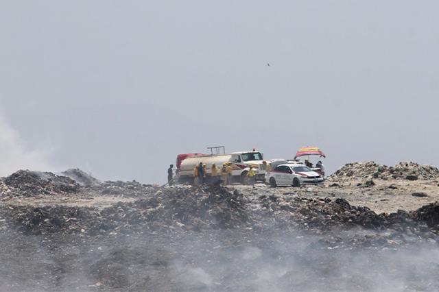 Acusan dolo gubernamental en incendio de basurero en Tehuacán