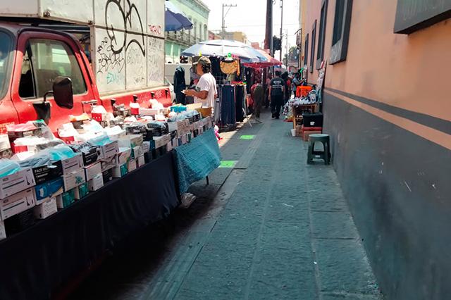 Toman ambulantes otras calles del centro de Puebla y no se irán