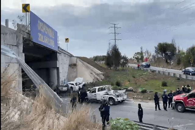 Caída de camioneta en Periférico deja un muerto y un herido