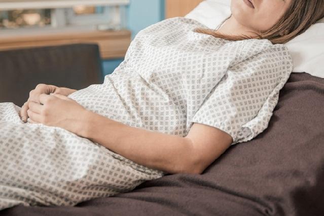 5 síntomas que alertan a las mujeres que pueden tener cáncer de ovarios