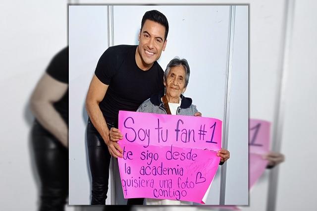 En Puebla, Chabelita cumple su sueño: una foto con Carlos Rivera