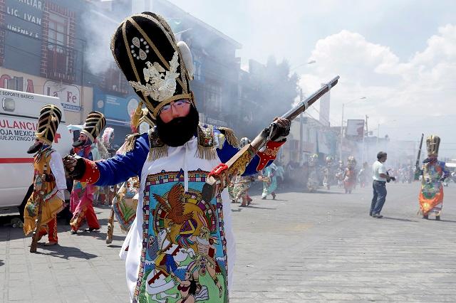De un balazo matan a danzante en el carnaval de Huejotzingo