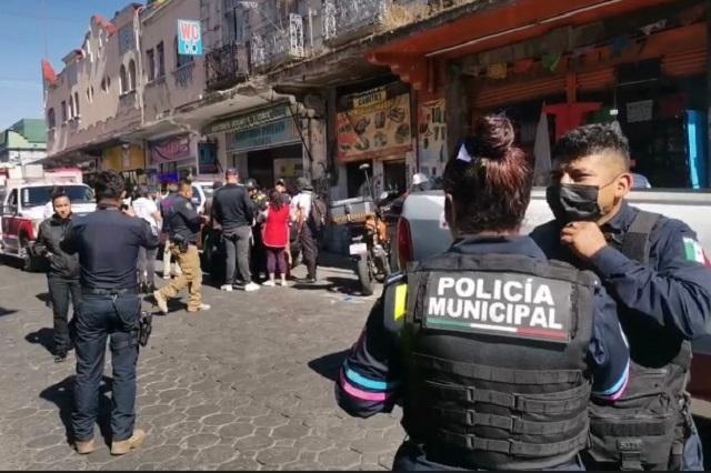 Casona del Centro de Puebla se derrumba; familia sobrevive