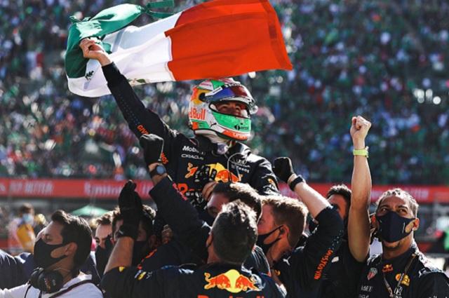 Checo, el primer tricolor en subir al podio en el Gran Premio de México