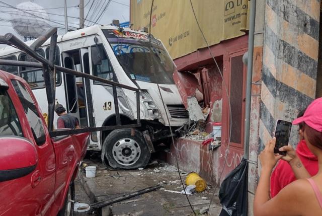 Choca Ruta 45 A; 9 heridos en Campestre Mayorazgo