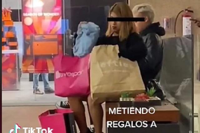 Mujer mete sus compras en bolsas de Liverpool y se hace viral
