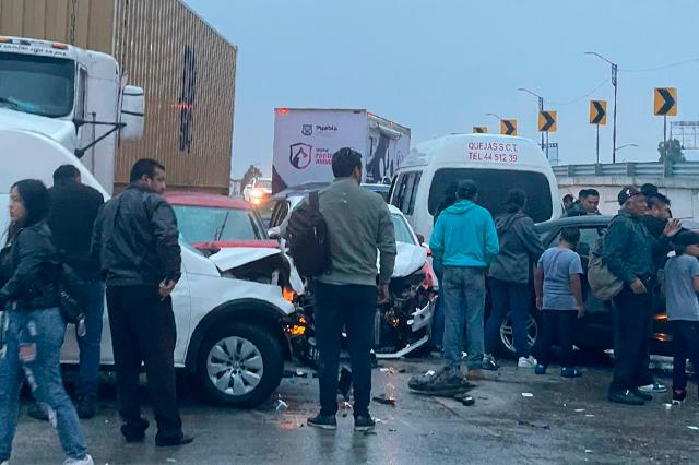 Mega carambola en Puebla deja un muerto y 10 heridos