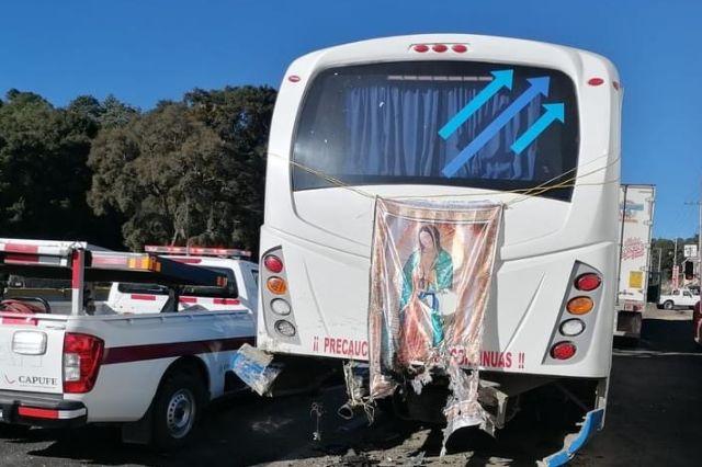 Choque en autopista México-Puebla de peregrinos guadalupanos deja 2 heridos