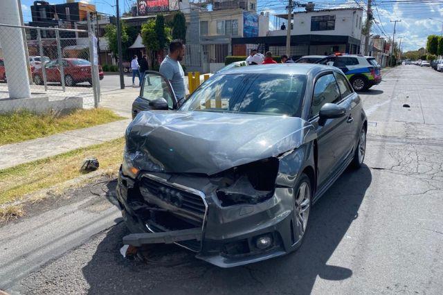 Choque en Puebla: autos se impactan en 20 sur y 25 oriente