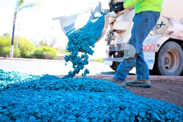 Novedoso concreto azul de CEMEX para ciclovía en Durango