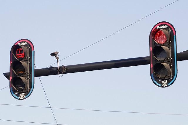 Ciudad de Puebla: dan mantenimiento a semáforos con 9.5 mdp