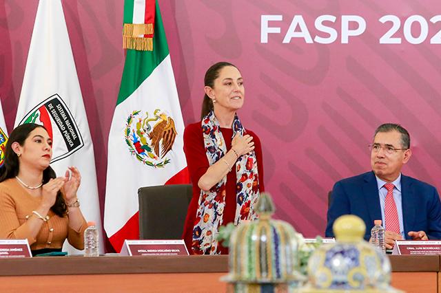 Claudia Sheinbaum pide retirar espectaculares con su imagen en Puebla