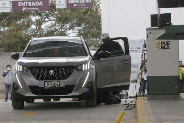 Con retraso inicia verificación vehicular en Tehuacán