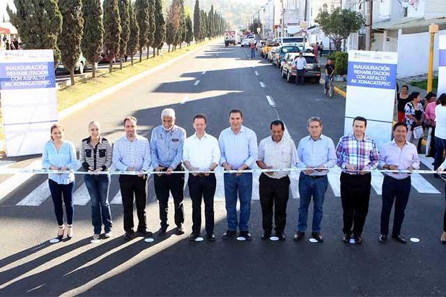 Inauguran la rehabilitación de la avenida Xonacatepec