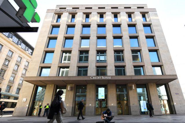Credit Suisse arrastra a bolsa europea; pide apoyo a Banco Nacional Suizo