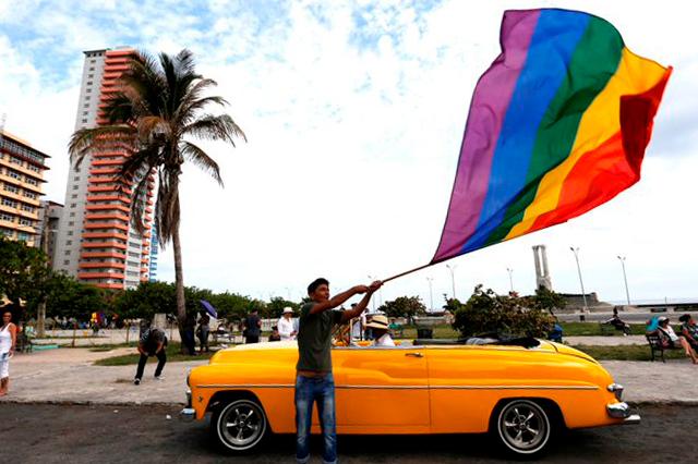 Cuba avala matrimonio y adopción a parejas homosexuales