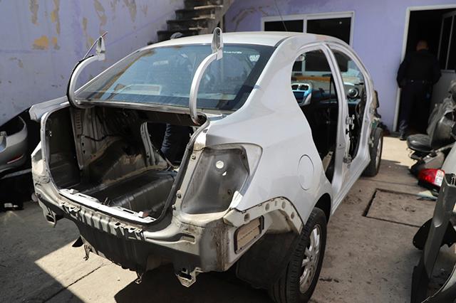 Cae en Puebla otra banda que desmantelaba autos robados