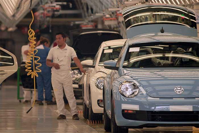 Salen 1,100 obreros más de VW si rechazan hoy esquema 4x3