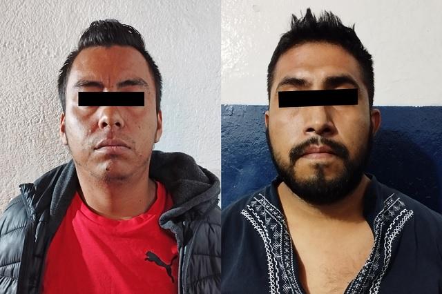 Capturan a dos hombres dedicados al robo de auto en Puebla