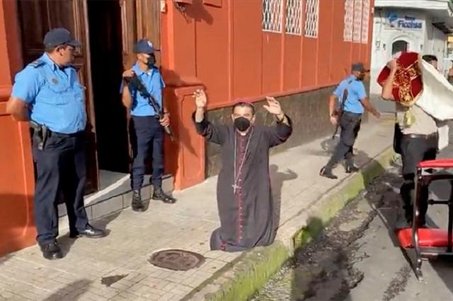 Detienen a Obispo de Nicaragua por críticas al presidente Ortega