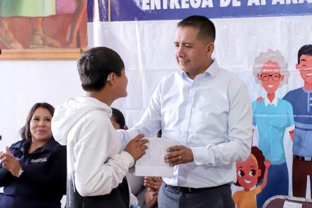DIF de San Andrés Cholula hace entrega de auxiliares auditivos