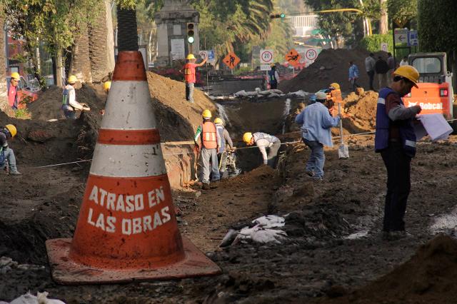 Estancada, la mitad de las obras federales en Puebla para 2017