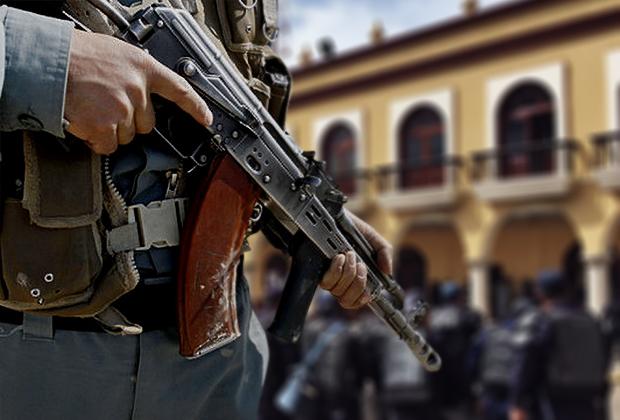Comando golpea y roba armas a policías de Cañada Morelos