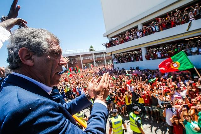 ¿El último? Fernando Santos deja de ser DT de Portugal