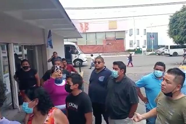 En Mercado Hidalgo golpean a choferes de Didi tras choque