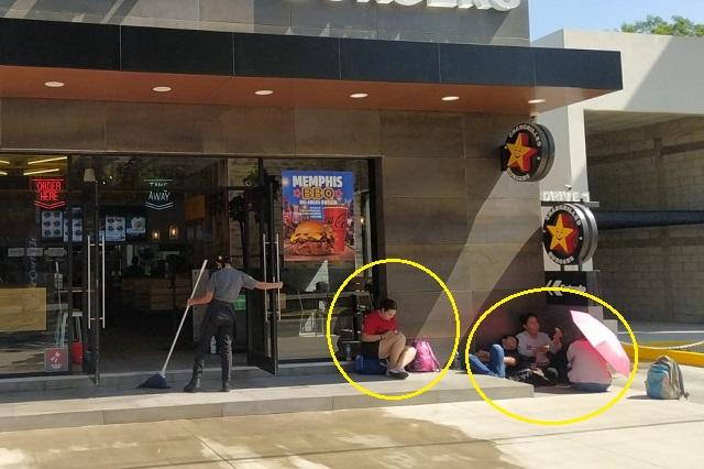 En Puebla se forman durante un día por hamburguesas gratis