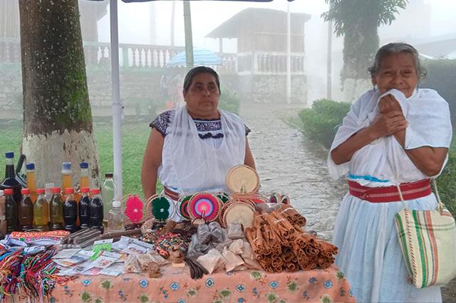 En Yohualichan, mujeres artesanas en riesgo de desalojo por edil auxiliar