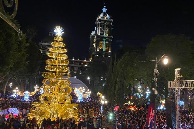 Encendido de árbol de Navidad 2022 en Puebla trae alegría a la ciudad (video)