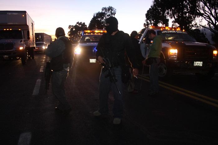 Hombres armados y policías protagonizan balacera en Tehuacán
