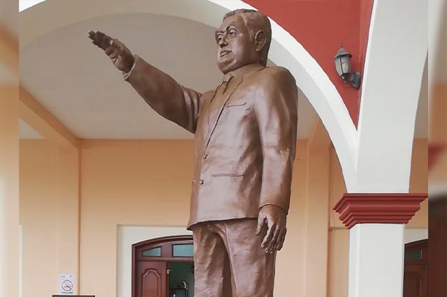 Es real estatua de Barbosa, pero en Zinacatepec y ya la quitaron