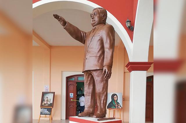 Tras escándalo por ‘estatua’ de  Barbosa, gobierno dice que es fake