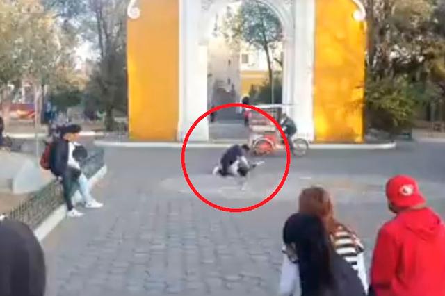 Estudiantes del Instituto Washington se agarran a golpes en Puebla (Video)