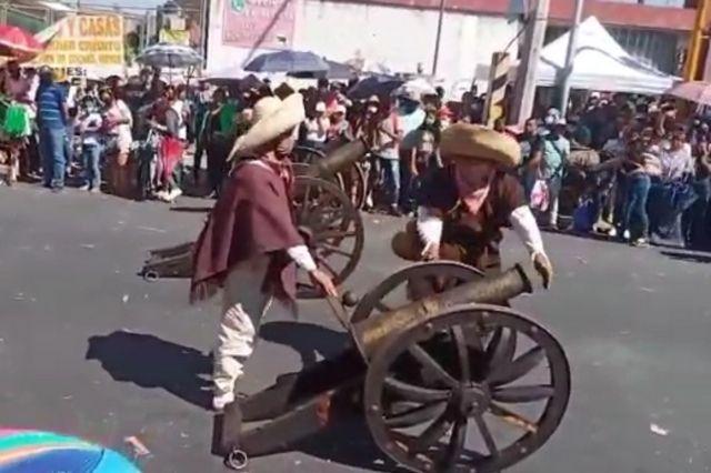 Le explota cañón en la mano a carnavalero de Huejotzingo