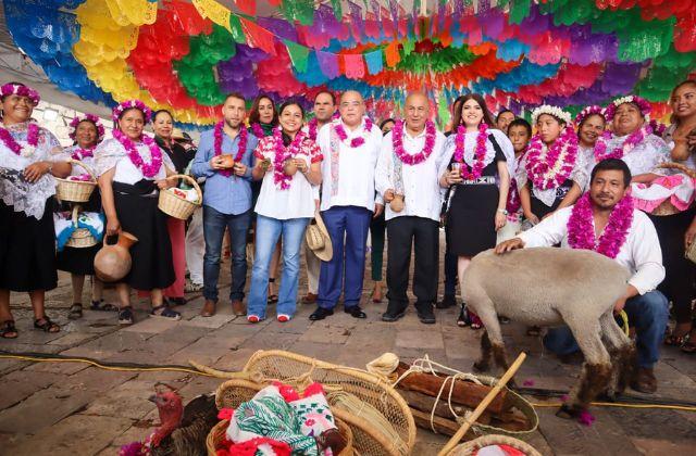 Más de 200 danzantes y la Guelaguetza se presentan en Zacatlán