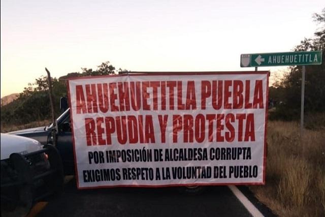 Cierran la Panamericana en protesta por imposición de alcaldesa
