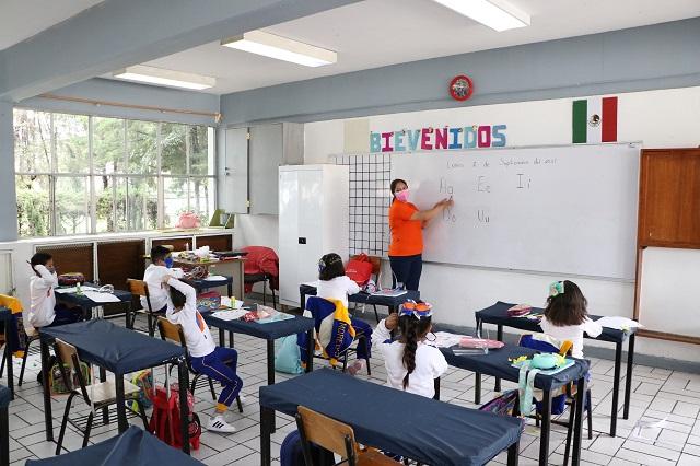 En clases escalonadas, 75% de escolares en Puebla, SEP
