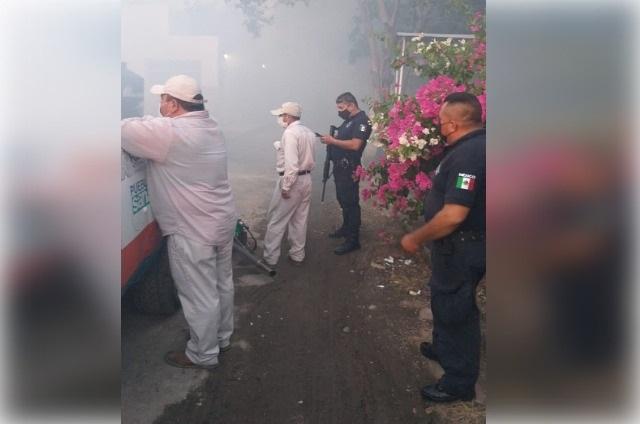 Fumigan panteón municipal de Izúcar por el Día de Muertos