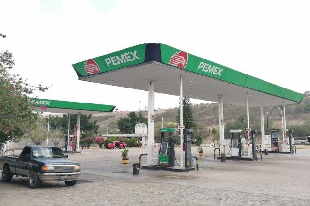 Reportan desabasto de gasolina en Acatlán de Osorio