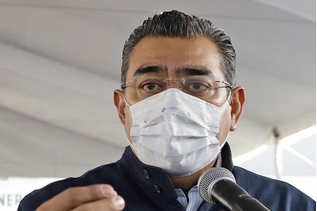 Gobernador Céspedes niega desabasto de gasolina en Puebla