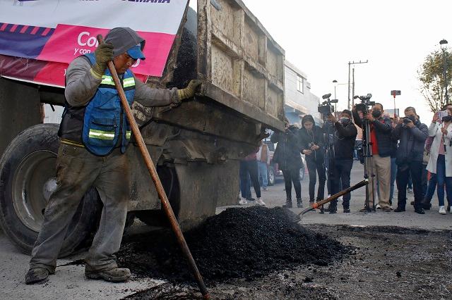 Gobierno de la ciudad invierte 3.6 mdp para tapar 40 mil baches en Puebla 