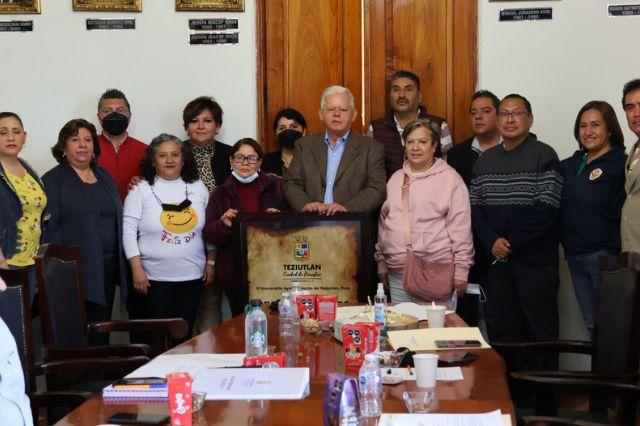 Gobierno de Teziutlán reconoce trayectoria del Centro Escolar 
