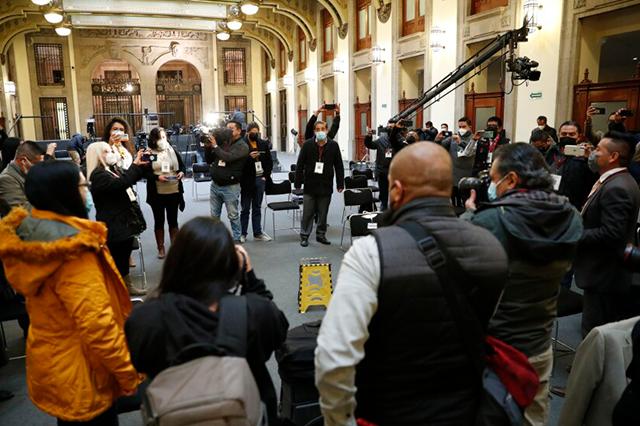 Gobierno rifará lugares para periodistas en La Mañanera