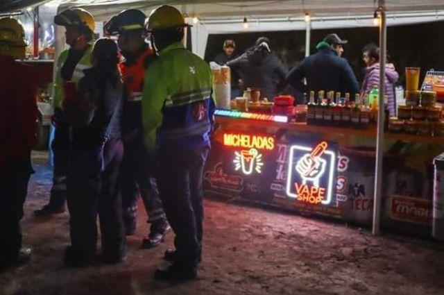 Hacen caso omiso y venden alcohol en carnaval de Tehuacán